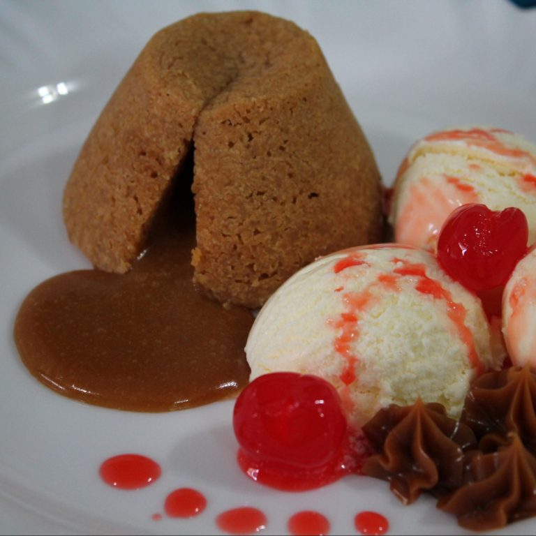 Petit Gâteau com Doce de Leite