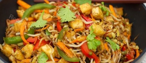 Salteado de Tofu, Brotos de Feijão e Pimento