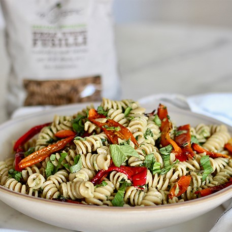 Fusilli com Pesto Caseiro e Pimentos Assados