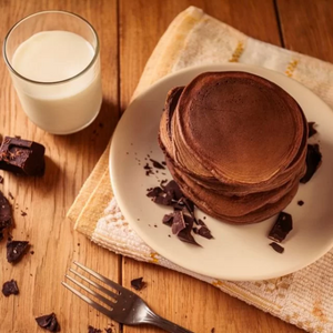 Panquecas de Cacau com Manga e Amêndoas de Chocolate